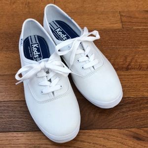 NWOT Keds size 6 white canvas sneaker